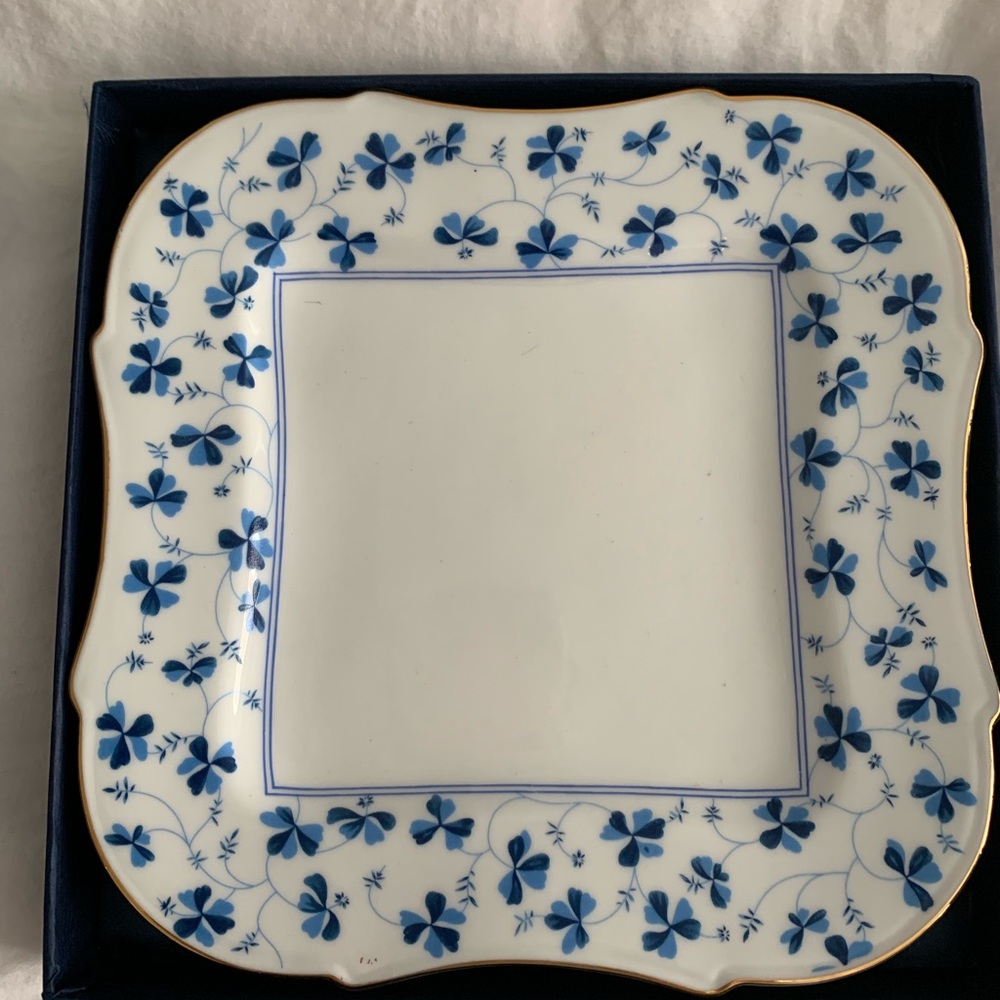 I Godinger blue bell square dish